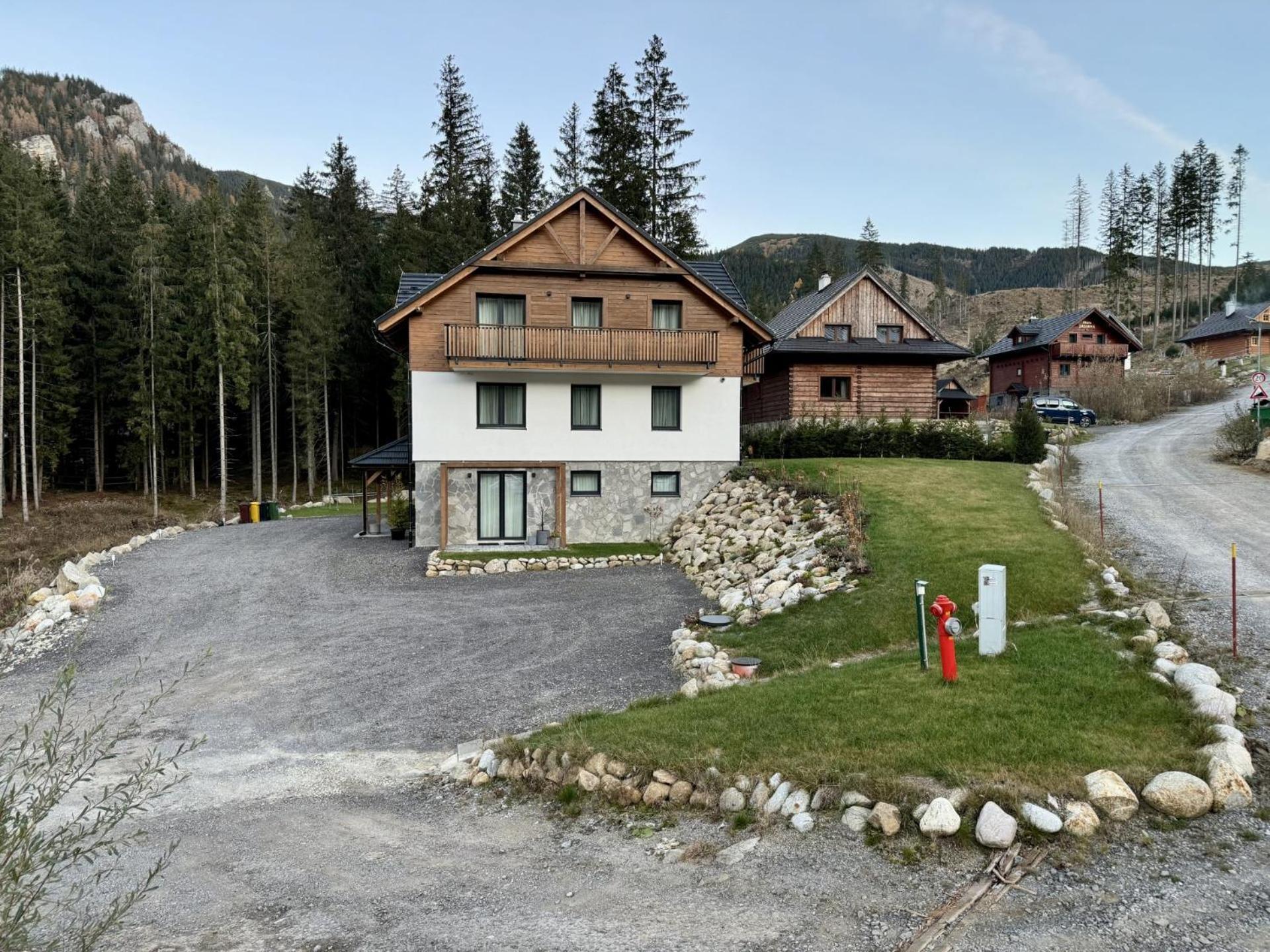 Apartmany Kellov Dom เดมานอฟสกา โดลินา ภายนอก รูปภาพ