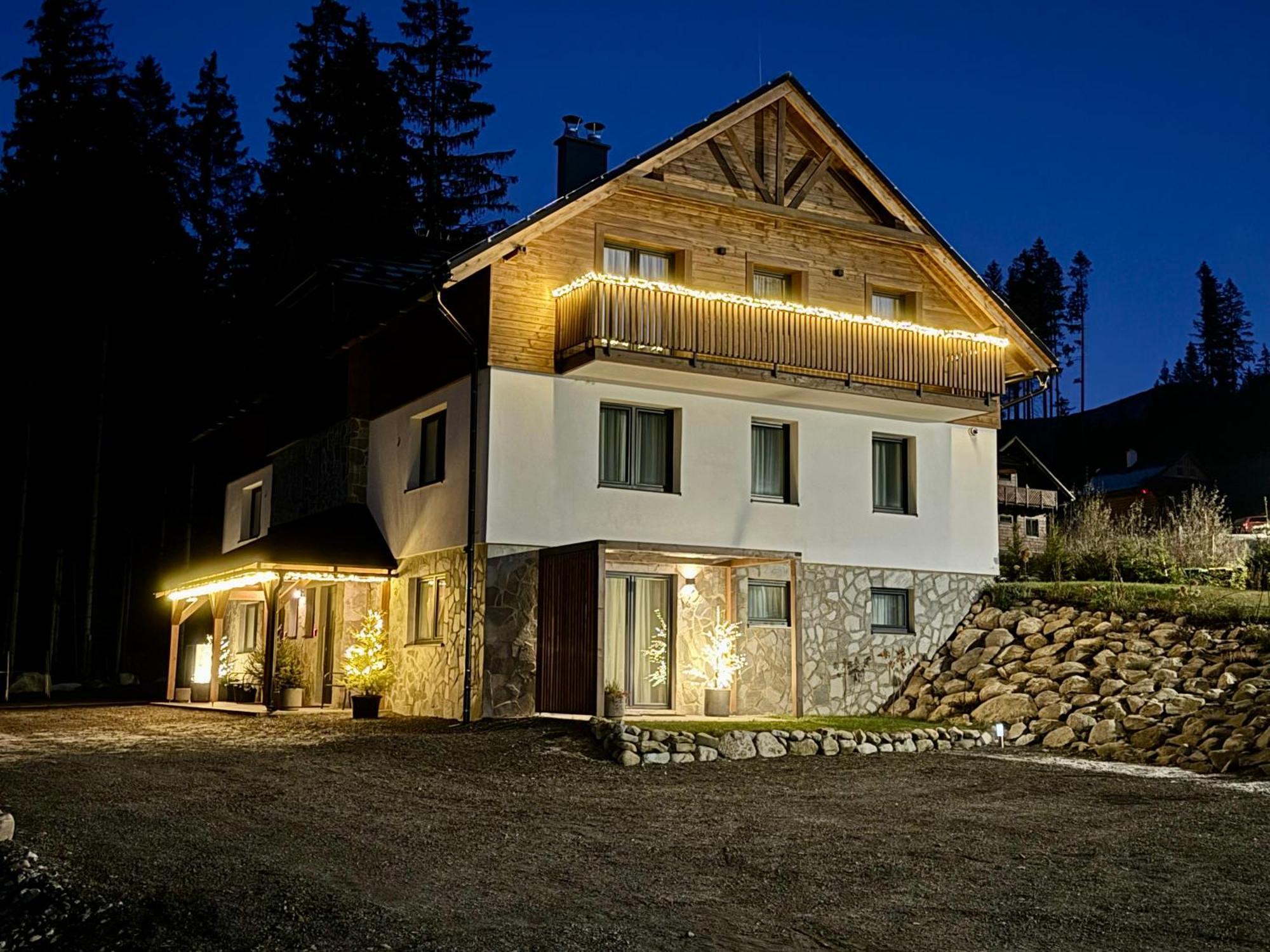 Apartmany Kellov Dom เดมานอฟสกา โดลินา ภายนอก รูปภาพ